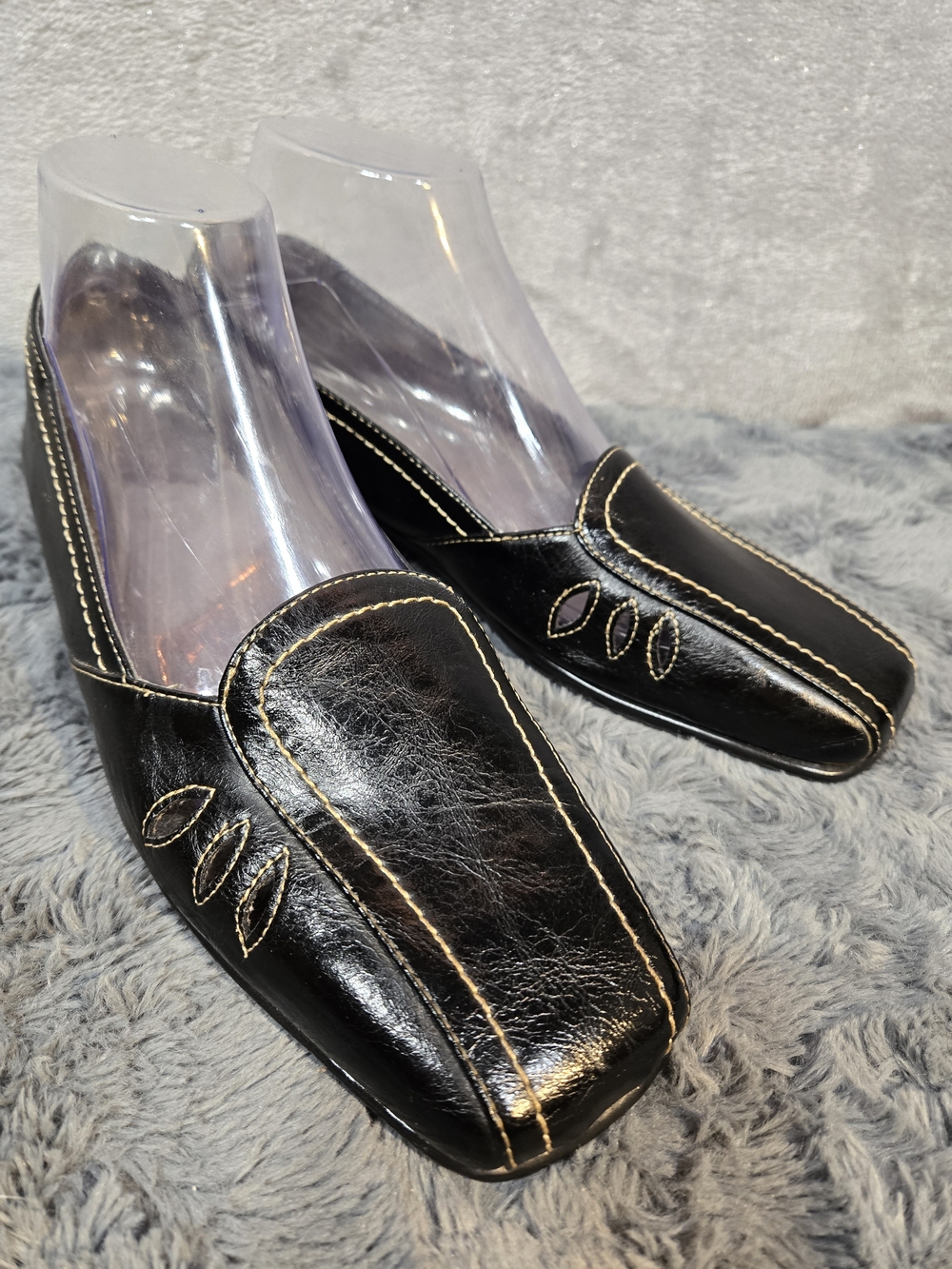 Aerosoles Women's Black Leather LEAFLET Cutout DETAIL Stitching Slip-On Loafers